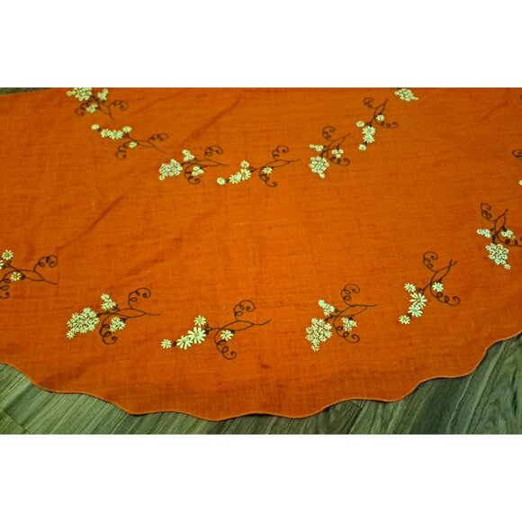 Round Embroidered Tablecloth Orange White Flowers Scalloped Edge 68" READ - Picture 7 of 7